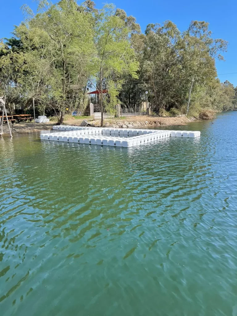 pontile galleggiante per tempo libero