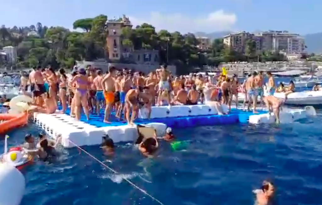 piattaforma galleggiante evento musicale